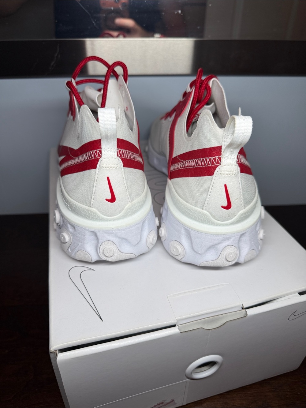 Nike White and Red Low-Top React Runners - Picture 2 of 6